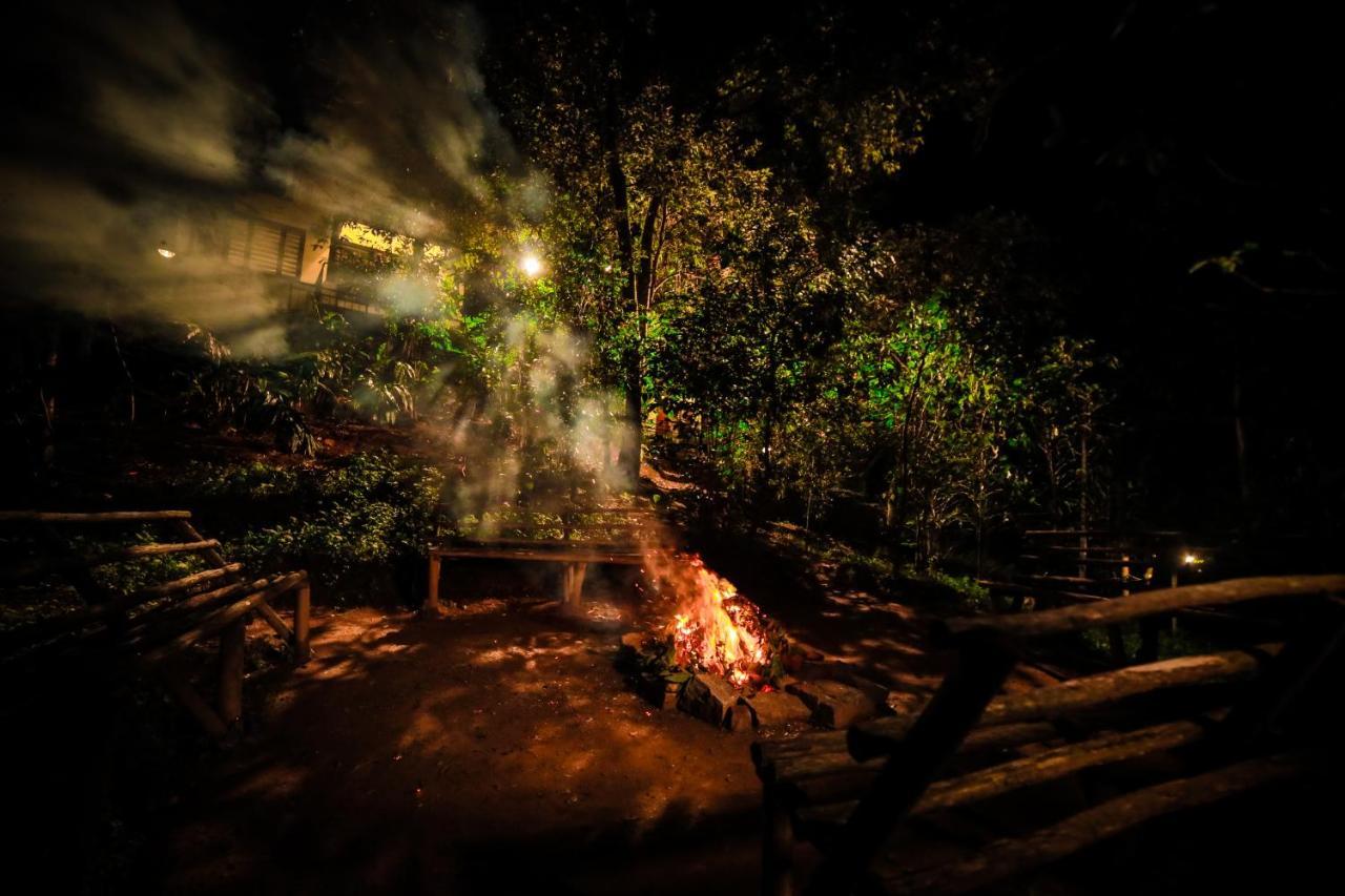 Golden Fern Resort Kanthalloor Esterno foto